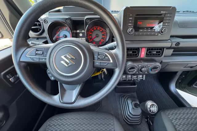 Suzuki Jimny (2022) thumbnail 6