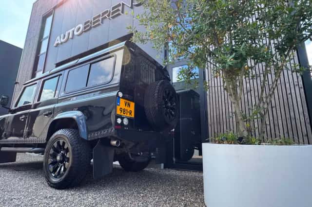Land Rover Defender (2015) thumbnail 4