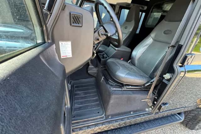 Land Rover Defender (2015) thumbnail 5