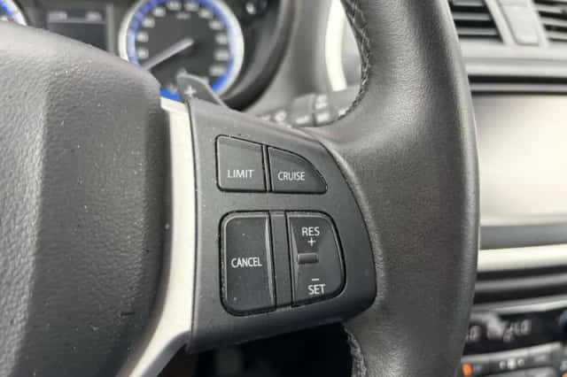 Suzuki S-Cross (2015) thumbnail 3