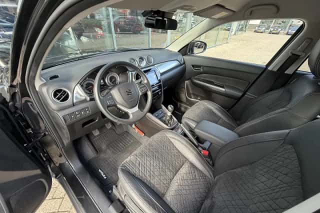 Suzuki Vitara (2021) thumbnail 5
