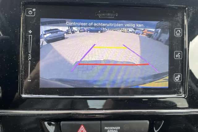 Suzuki Vitara (2015) thumbnail 6