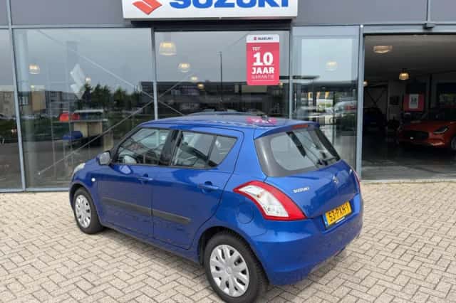 Suzuki Swift (2011) thumbnail 3