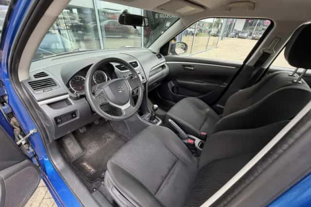 Suzuki Swift (2011) thumbnail 4