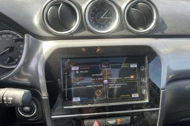 Suzuki Vitara (2017) thumbnail 6