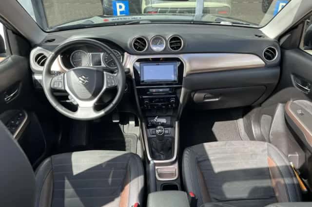 Suzuki Vitara (2018) thumbnail 2