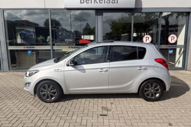 Hyundai i20 (2014) thumbnail 2