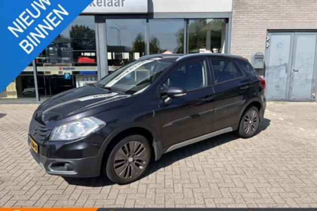 Suzuki S-Cross (2015) thumbnail 1