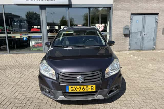Suzuki S-Cross (2015) thumbnail 3