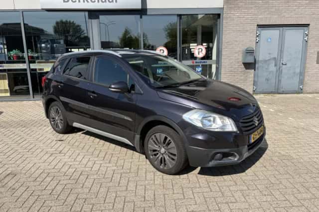 Suzuki S-Cross (2015) thumbnail 4