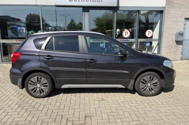 Suzuki S-Cross (2015) thumbnail 5