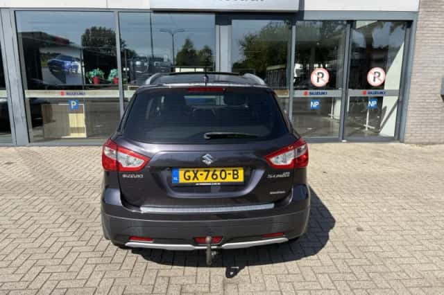 Suzuki S-Cross (2015) thumbnail 6