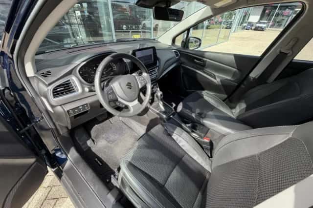 Suzuki S-Cross (2025) thumbnail 6