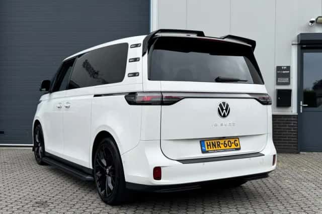 Volkswagen ID. Buzz (2023) thumbnail 2