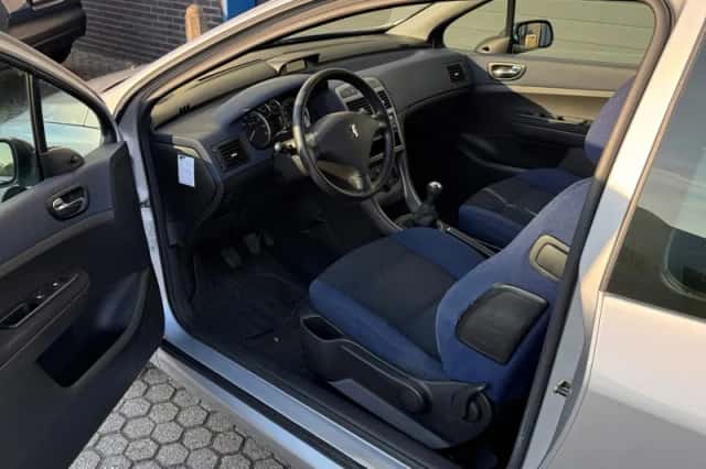 Peugeot 307 (2001) thumbnail 3