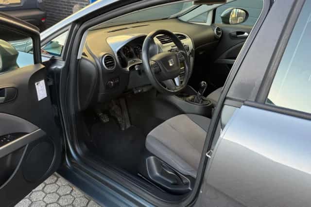 SEAT Leon (2012) thumbnail 3
