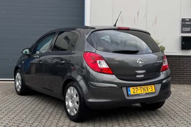 Opel Corsa (2012) thumbnail 2