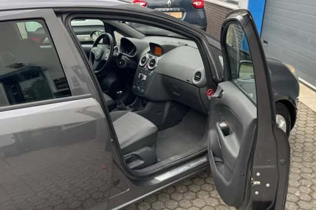 Opel Corsa (2012) thumbnail 6