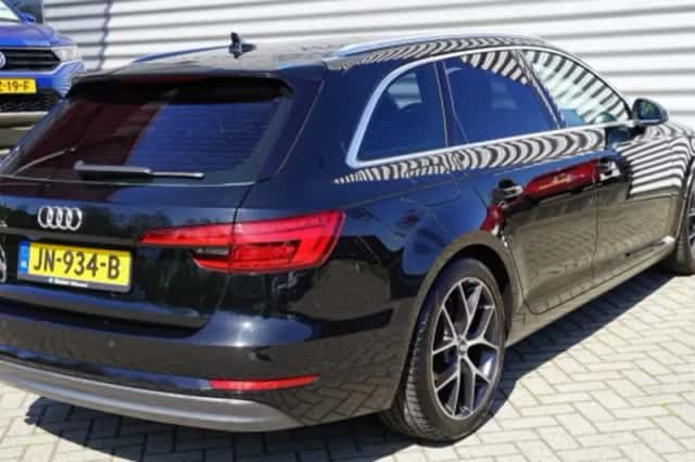 Audi A4 (2016) thumbnail 2
