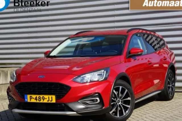 Ford Focus (2021) thumbnail 1