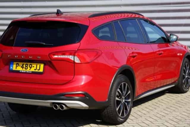 Ford Focus (2021) thumbnail 2