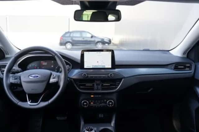 Ford Focus (2021) thumbnail 5