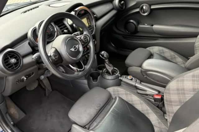 MINI Cooper (2015) thumbnail 3