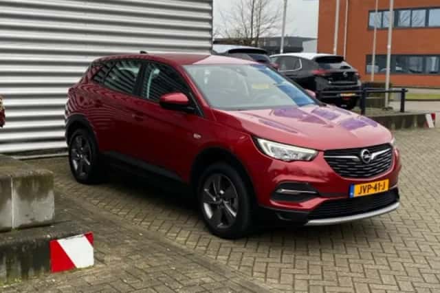 Opel Grandland (2022) thumbnail 2