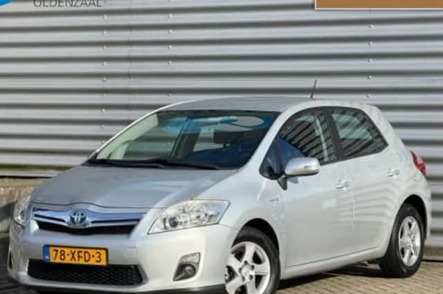 Toyota Auris (2012) thumbnail 1