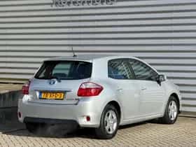 Toyota Auris (2012) thumbnail 2
