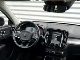 Volvo XC40 (2020) thumbnail 3