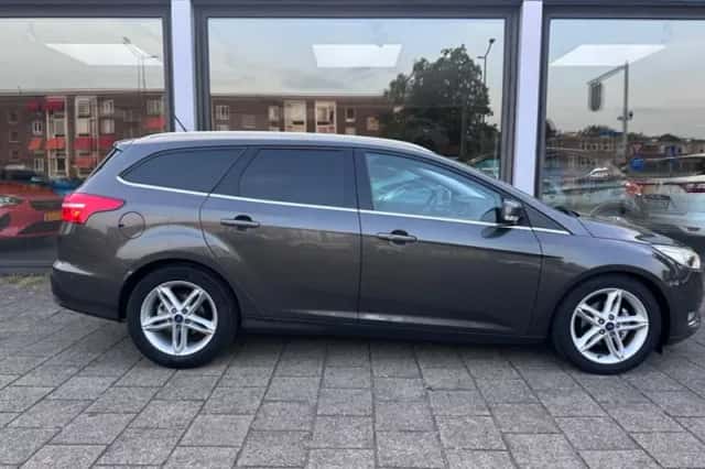 Ford Focus (2018) thumbnail 3