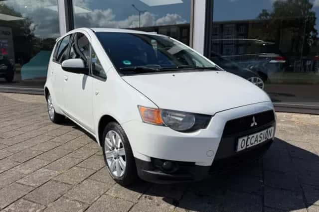 Mitsubishi Colt (2009) thumbnail 1