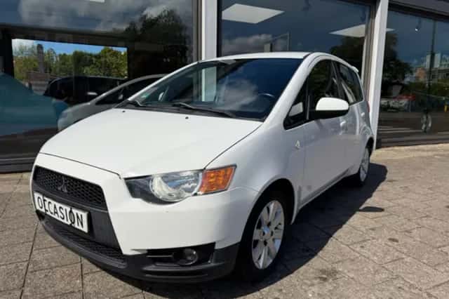 Mitsubishi Colt (2009) thumbnail 2