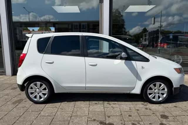 Mitsubishi Colt (2009) thumbnail 4