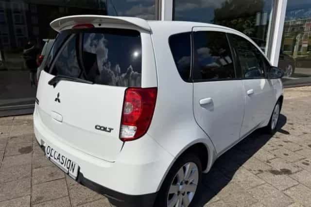 Mitsubishi Colt (2009) thumbnail 6