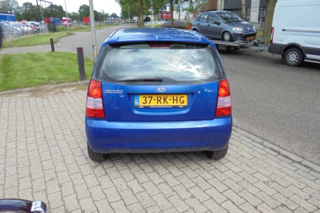 Kia Picanto (2005) thumbnail 4