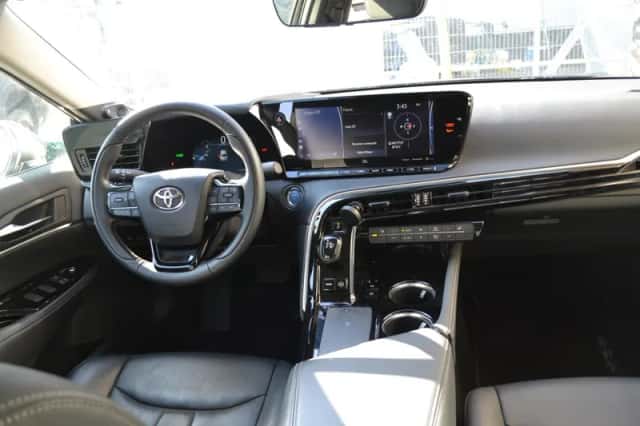Toyota Mirai (2022) thumbnail 4