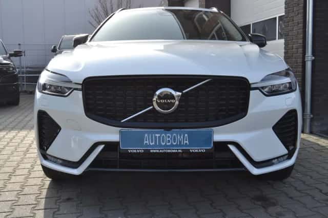 Volvo XC60 (2023) thumbnail 3