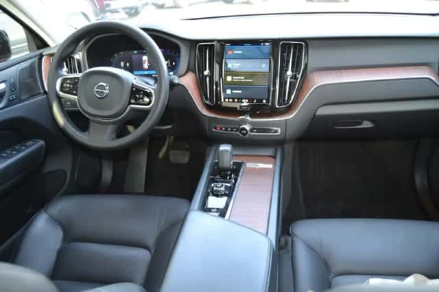 Volvo XC60 (2023) thumbnail 3
