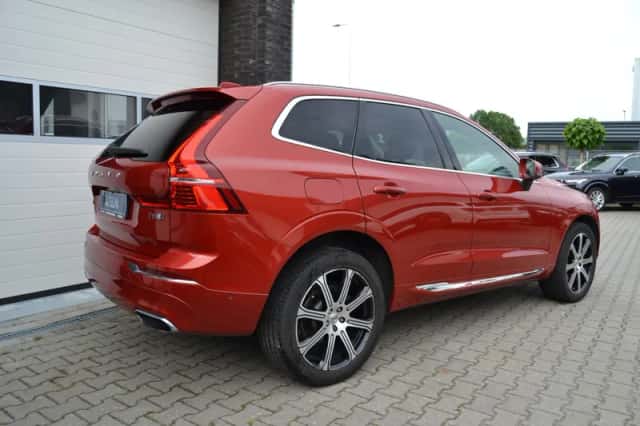 Volvo XC60 (2018) thumbnail 3