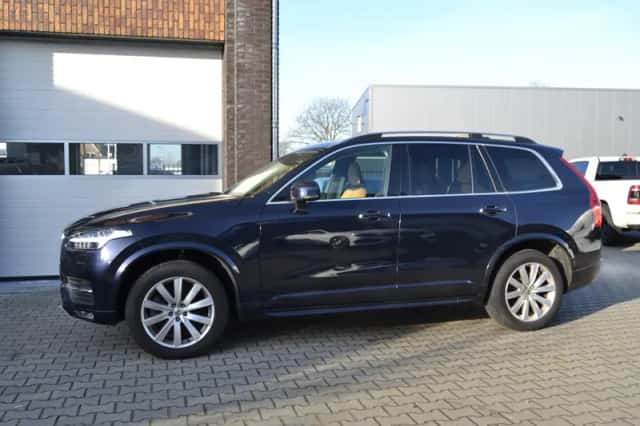 Volvo XC90 (2015) thumbnail 3
