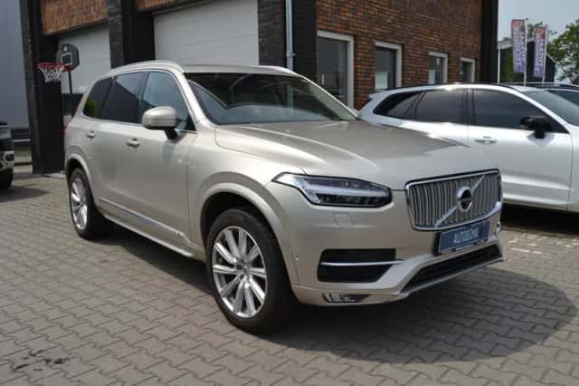 Volvo XC90 (2015) thumbnail 2