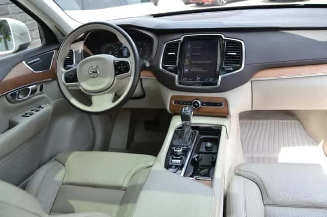 Volvo XC90 (2015) thumbnail 3