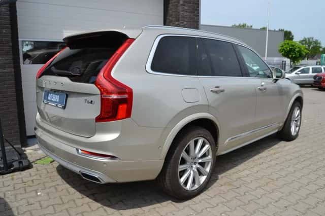 Volvo XC90 (2015) thumbnail 3