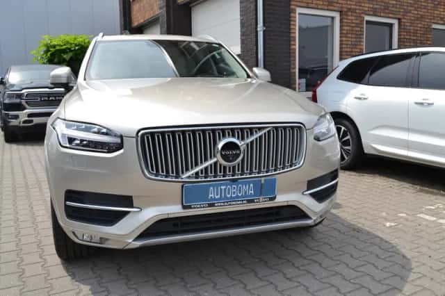 Volvo XC90 (2015) thumbnail 5