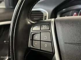 Volvo S60 (2013) thumbnail 25