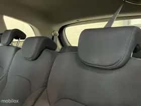 Kia Carens (2016) thumbnail 11