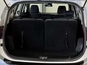 Kia Carens (2016) thumbnail 12