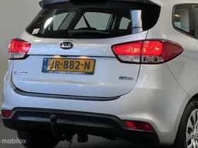 Kia Carens (2016) thumbnail 15
